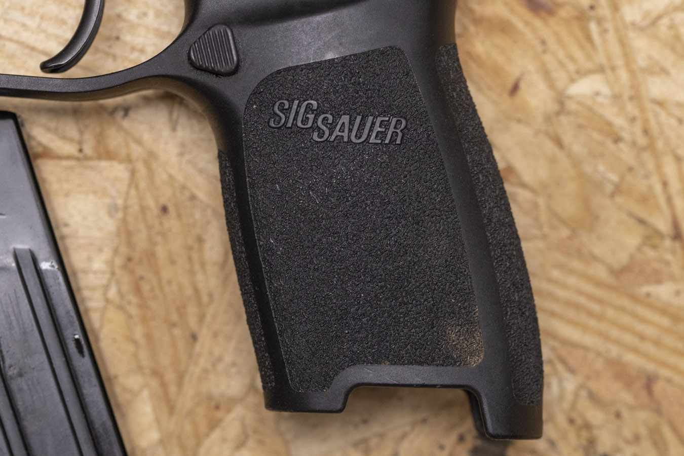 SIG SAUER 320 Full-Size 9mm Police Trade-in Pistols (Good Condition)